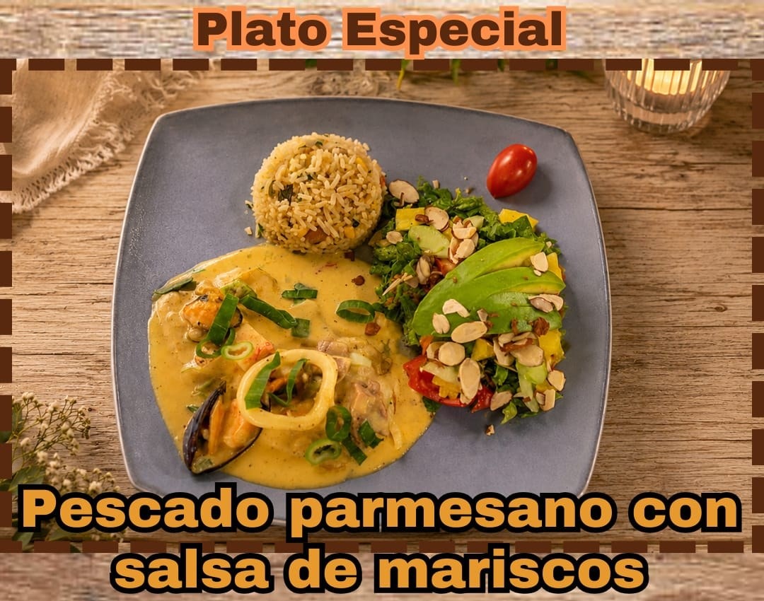 PESCADO PARMESANO CON SALSA DE MARISCOS